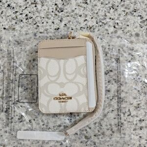 Coach Zip Card Case In Sketch Signature Canvas (gold/ivory)